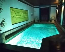 Stunning Private Pool Villa Above Seawater