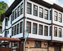 Uğurlu Konakları