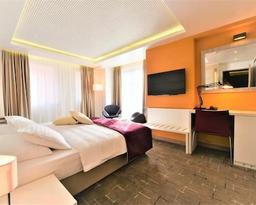 Apeiro City Avant-garde Hotel