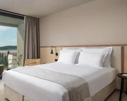 Molum Hotel & Residences