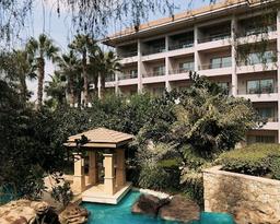 Dusit Thani LakeView Cairo