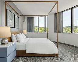 The MC, Autograph Collection