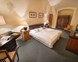 Maxmilian Lifestyle Resort