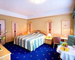 Häcker's Fürstenhof